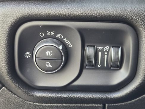 Used 2025 RAM 1500 Big Horn AWD/4WD image 24