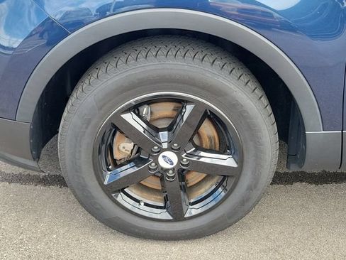 Used 2017 Ford Explorer XLT w/ Equipment Group 202A AWD/4WD image 9