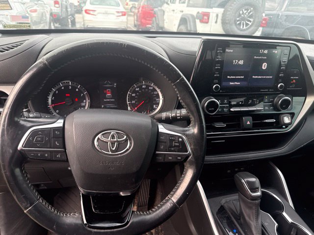Used 2021 Toyota Highlander LE FWD image 8