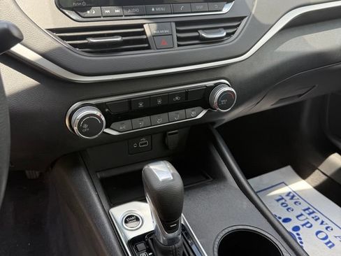 Used 2022 Nissan Altima 2.5 S FWD image 11