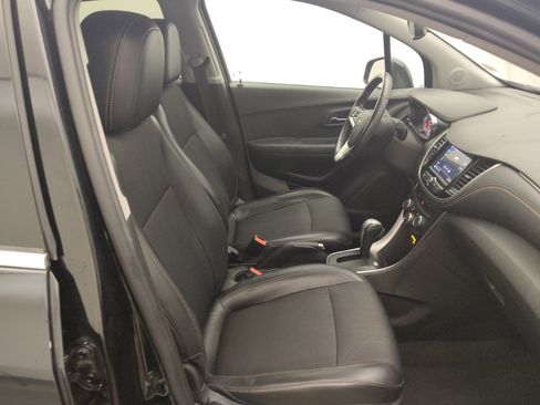 Used 2018 Chevrolet Trax LT w/ LT Convenience Package FWD image 21