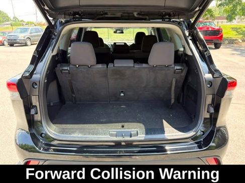 Used 2023 Toyota Highlander LE AWD/4WD image 21