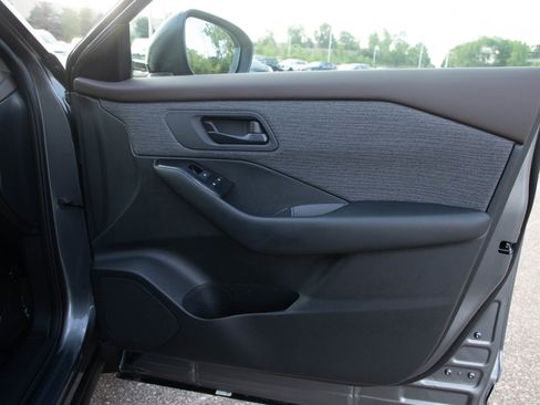 Used 2023 Nissan Rogue S AWD/4WD image 12