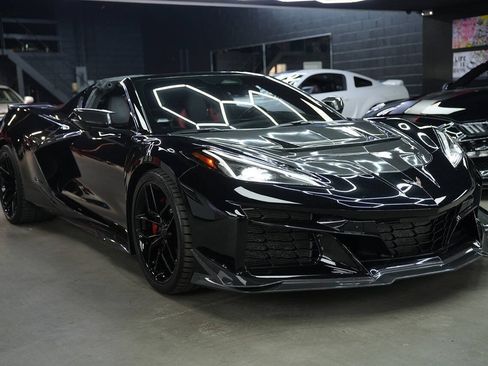 Used 2025 Chevrolet Corvette Z06 w/ Stealth Interior Trim Package RWD image 3