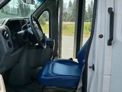 Used 2011 Ford E-450 and Econoline 450 Super Duty w/ Shuttle Bus Prep Pkg image 11