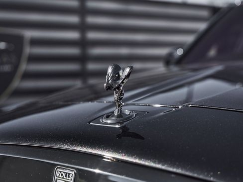 Used 2022 Rolls-Royce Cullinan Black Badge w/ Dark Exterior Package image 8