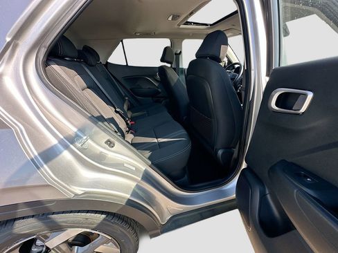 Used 2023 Hyundai Venue SEL FWD image 31