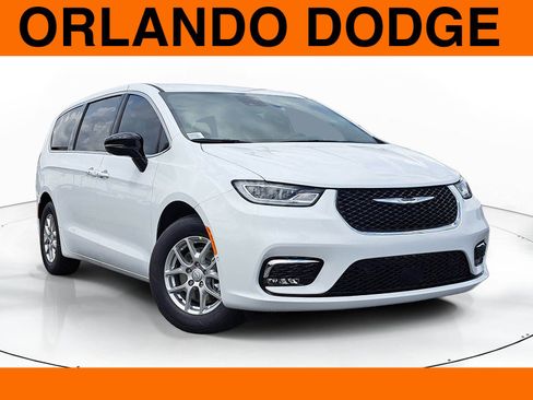 New 2026 Chrysler Pacifica Select image 1