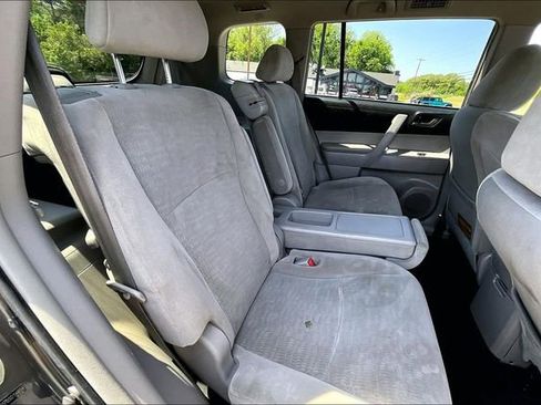 Used 2011 Toyota Highlander 2WD w/ Tech Pkg image 18