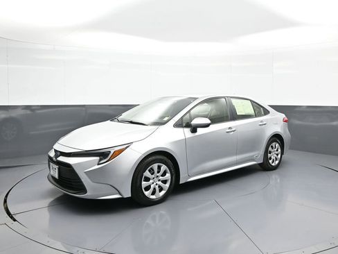 Certified 2024 Toyota Corolla LE AWD/4WD image 10