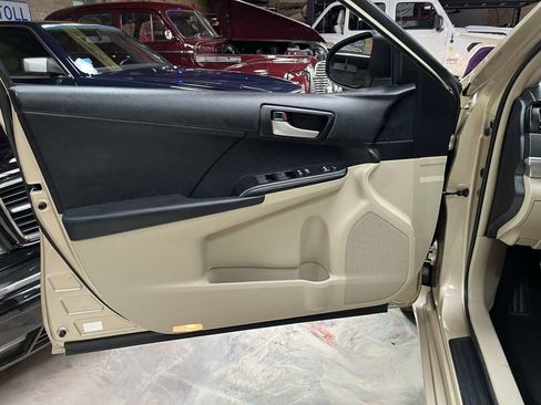 Used 2012 Toyota Camry LE FWD image 30
