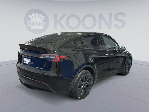 Used 2024 Tesla Model Y Long Range AWD/4WD image 7