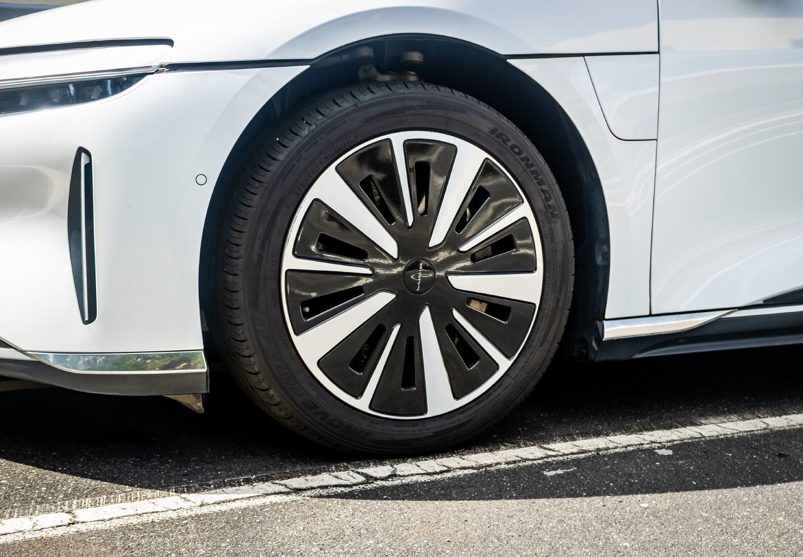 Used 2025 Lucid Air Pure RWD image 11
