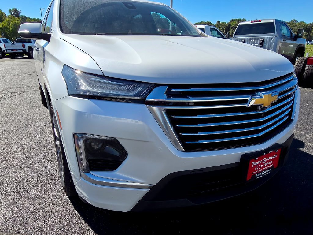 Used 2023 Chevrolet Traverse Premier FWD image 11