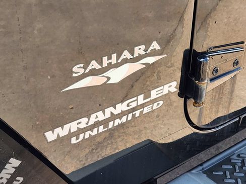 Used 2013 Jeep Wrangler Unlimited Sahara AWD/4WD image 11