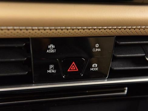 Used 2025 Volkswagen Atlas Cross Sport SE w/ Panoramic Sunroof Package FWD image 15