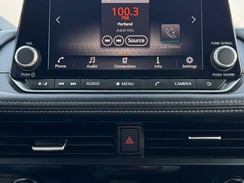 Used 2025 Nissan Rogue SV FWD image 19