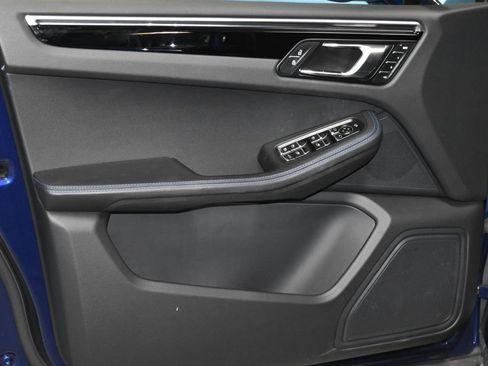 Certified 2024 Porsche Macan image 8