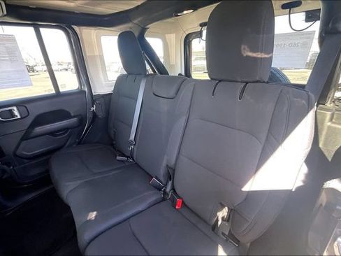 Used 2021 Jeep Wrangler Unlimited Sahara AWD/4WD image 28
