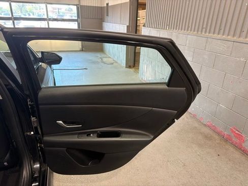 Used 2023 Hyundai Elantra SEL FWD image 11