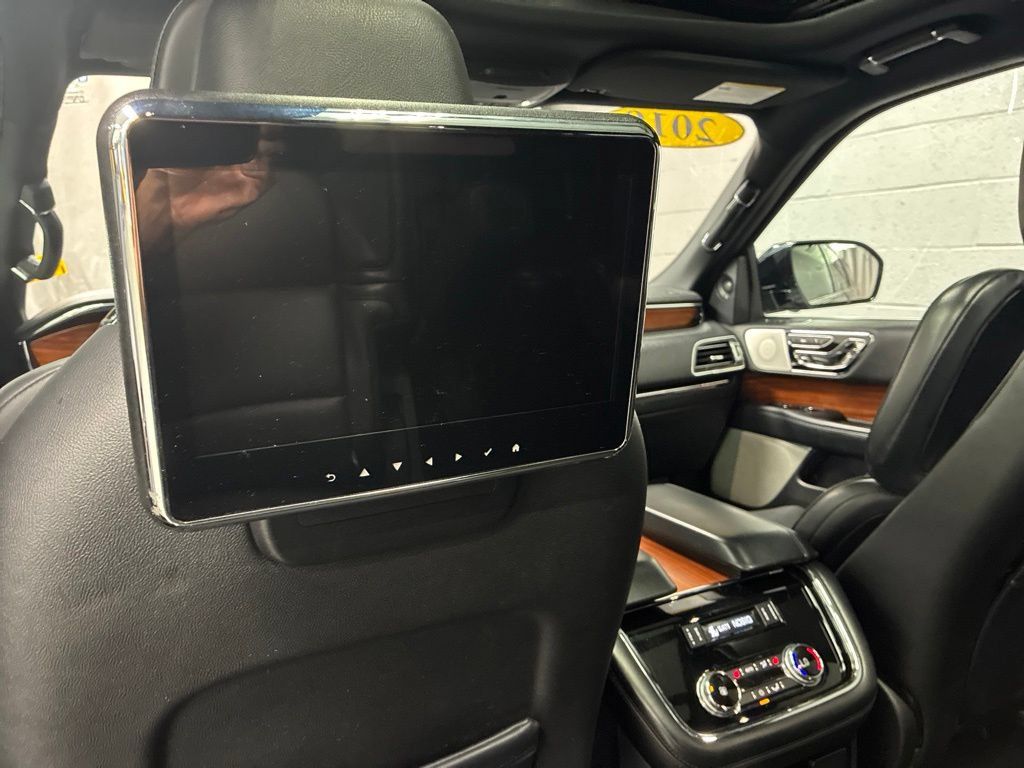 Used 2019 Lincoln Navigator L Reserve w/ Cargo Package AWD/4WD image 27
