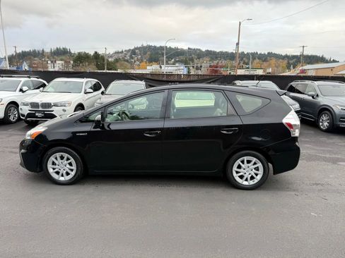 Used 2013 Toyota Prius V Three image 7