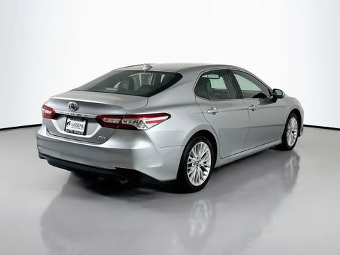 Used 2019 Toyota Camry XLE FWD image 5