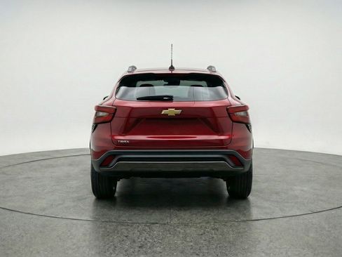 Used 2025 Chevrolet Trax LT w/ LT Convenience Package image 7