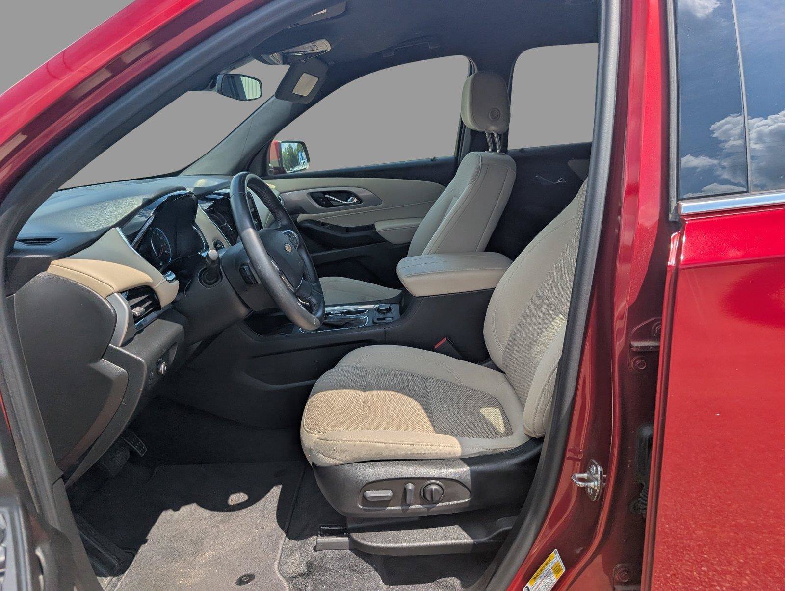 Used 2023 Chevrolet Traverse LT FWD image 12