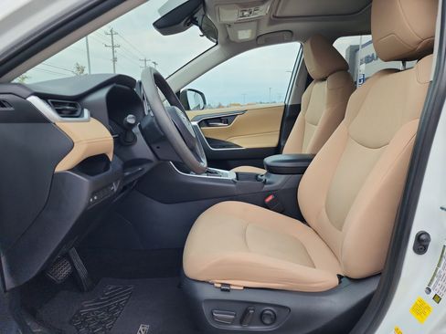 Used 2019 Toyota RAV4 XLE image 10