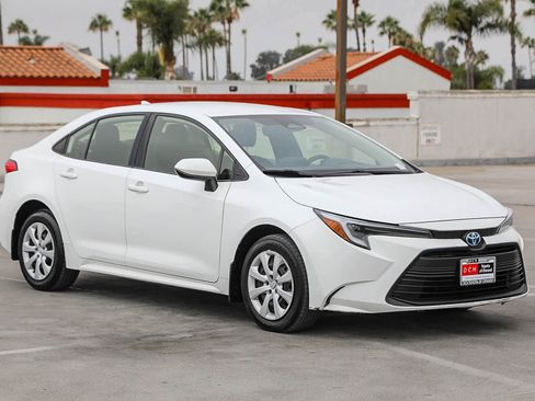 Used 2023 Toyota Corolla LE FWD image 4