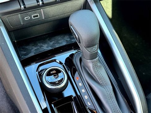 Used 2023 Chevrolet Colorado Trail Boss image 21