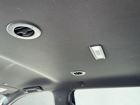 Used 2024 GMC Yukon XL SLT image 28