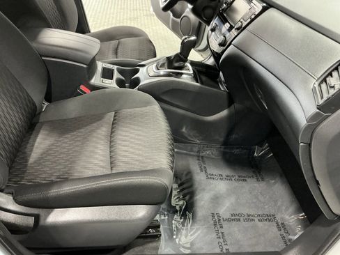 Used 2019 Nissan Rogue SV image 19