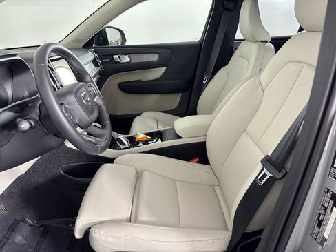 Used 2026 Volvo XC40 B5 Ultra image 8