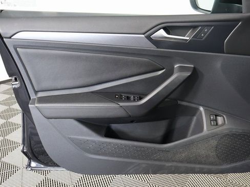 Used 2024 Volkswagen Jetta SE FWD image 10