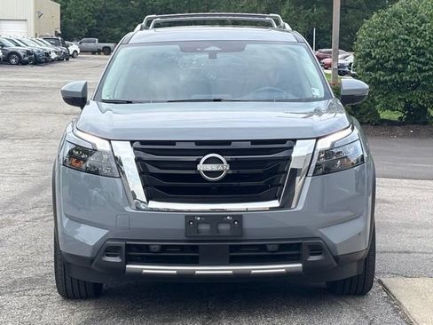 Used 2025 Nissan Pathfinder Platinum AWD/4WD image 11