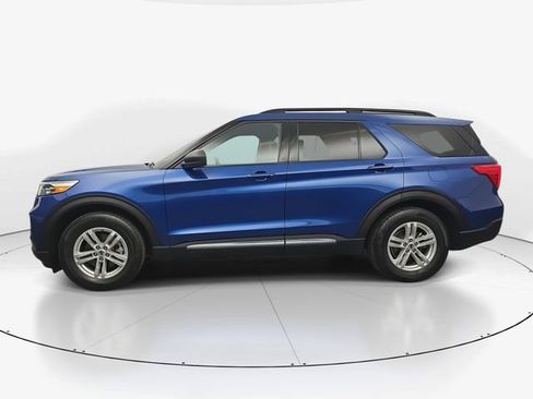 Used 2022 Ford Explorer XLT w/ Equipment Group 202A image 5
