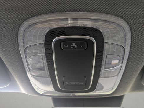 Used 2025 Hyundai Elantra Sport FWD image 17