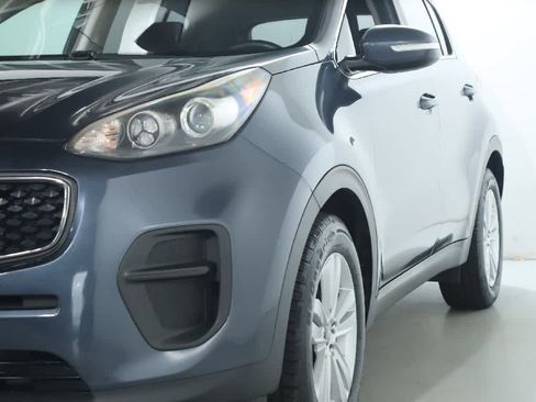 Used 2018 Kia Sportage LX w/ LX Technology Package FWD image 4