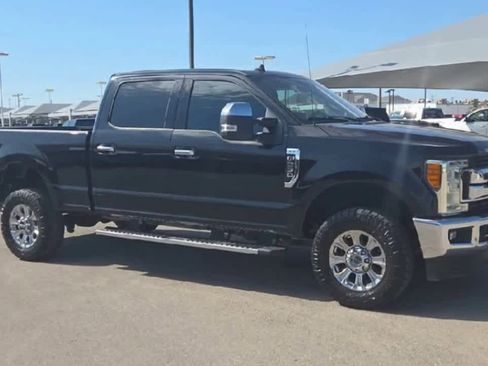 Used 2019 Ford F250 XLT w/ XLT Premium Package image 3