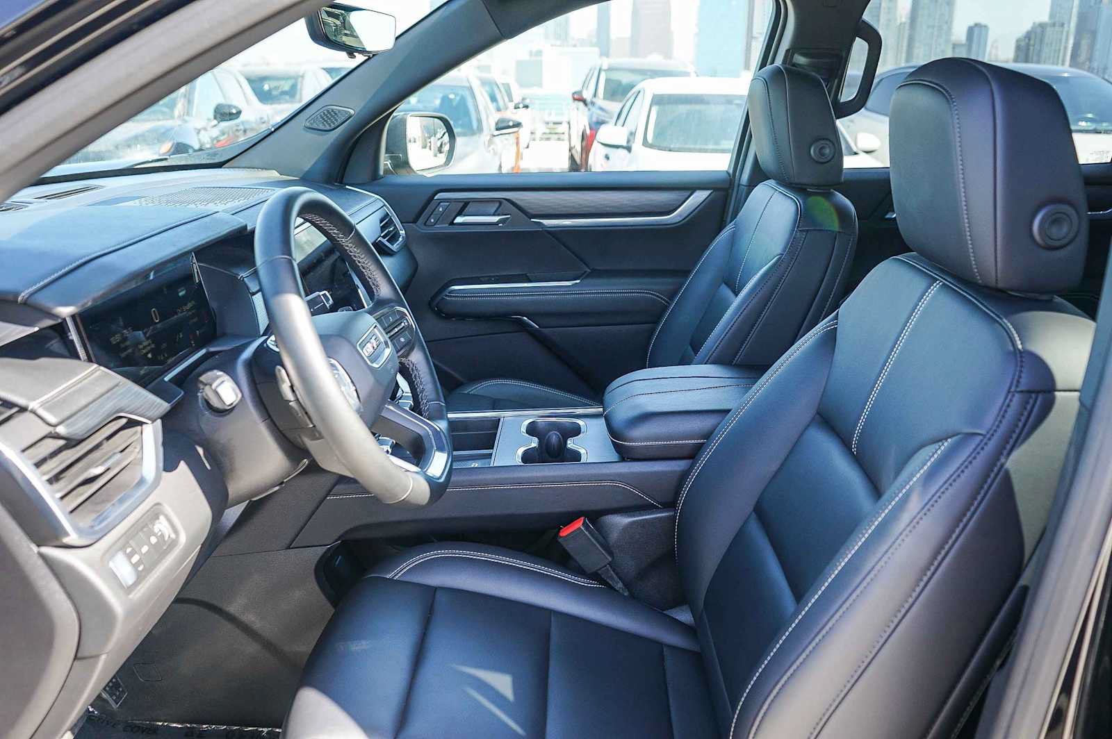 Used 2026 GMC Acadia Elevation w/ Elevation Premium Package AWD/4WD image 17
