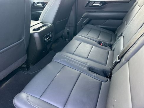 Used 2026 Chevrolet Suburban Z71 AWD/4WD image 5
