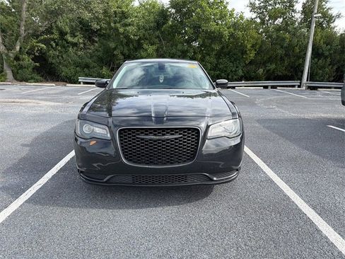 Used 2022 Chrysler 300 Touring w/ Sport Appearance Package image 8
