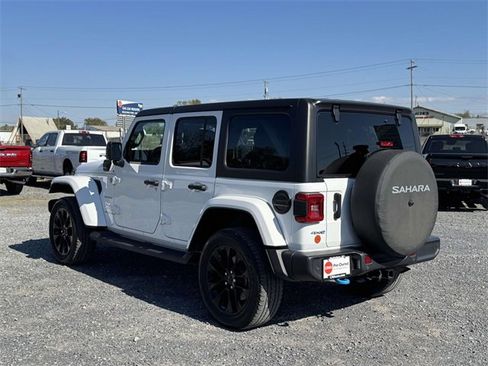 Used 2022 Jeep Wrangler Unlimited Sahara w/ Cold Weather Group image 23