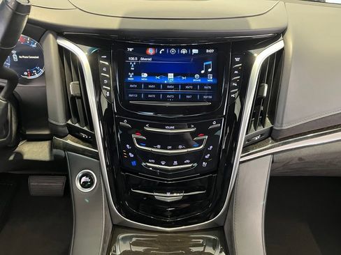 Used 2019 Cadillac Escalade Platinum AWD/4WD image 35