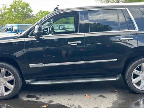 Used 2016 Cadillac Escalade Luxury AWD/4WD image 4