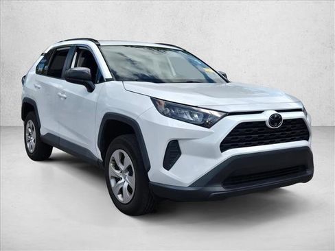 Used 2021 Toyota RAV4 LE FWD image 3