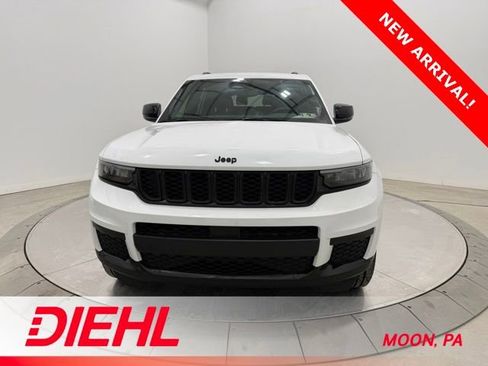 Used 2022 Jeep Grand Cherokee L Laredo image 2
