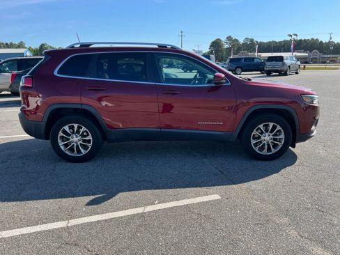 Used 2019 Jeep Cherokee Latitude Plus w/ Cold Weather Group AWD/4WD image 6
